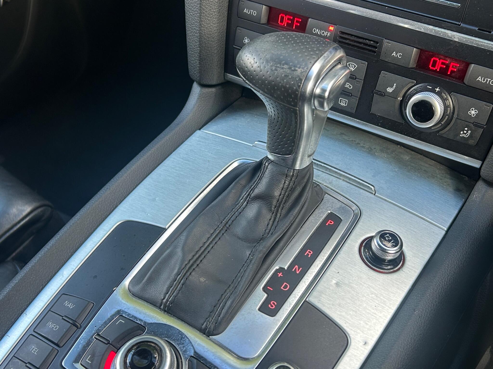 Audi Q7 view 21