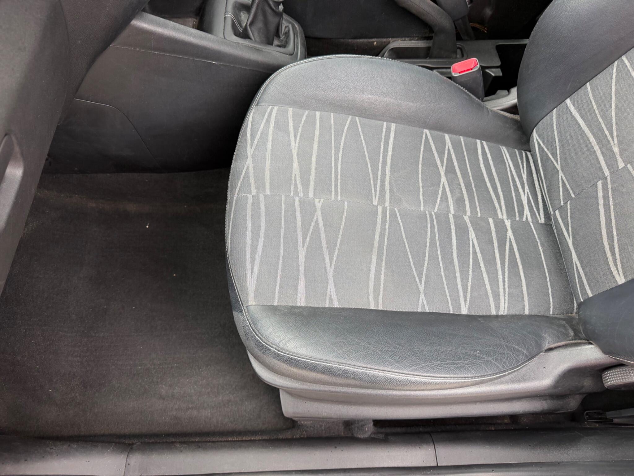 Kia Venga view 18