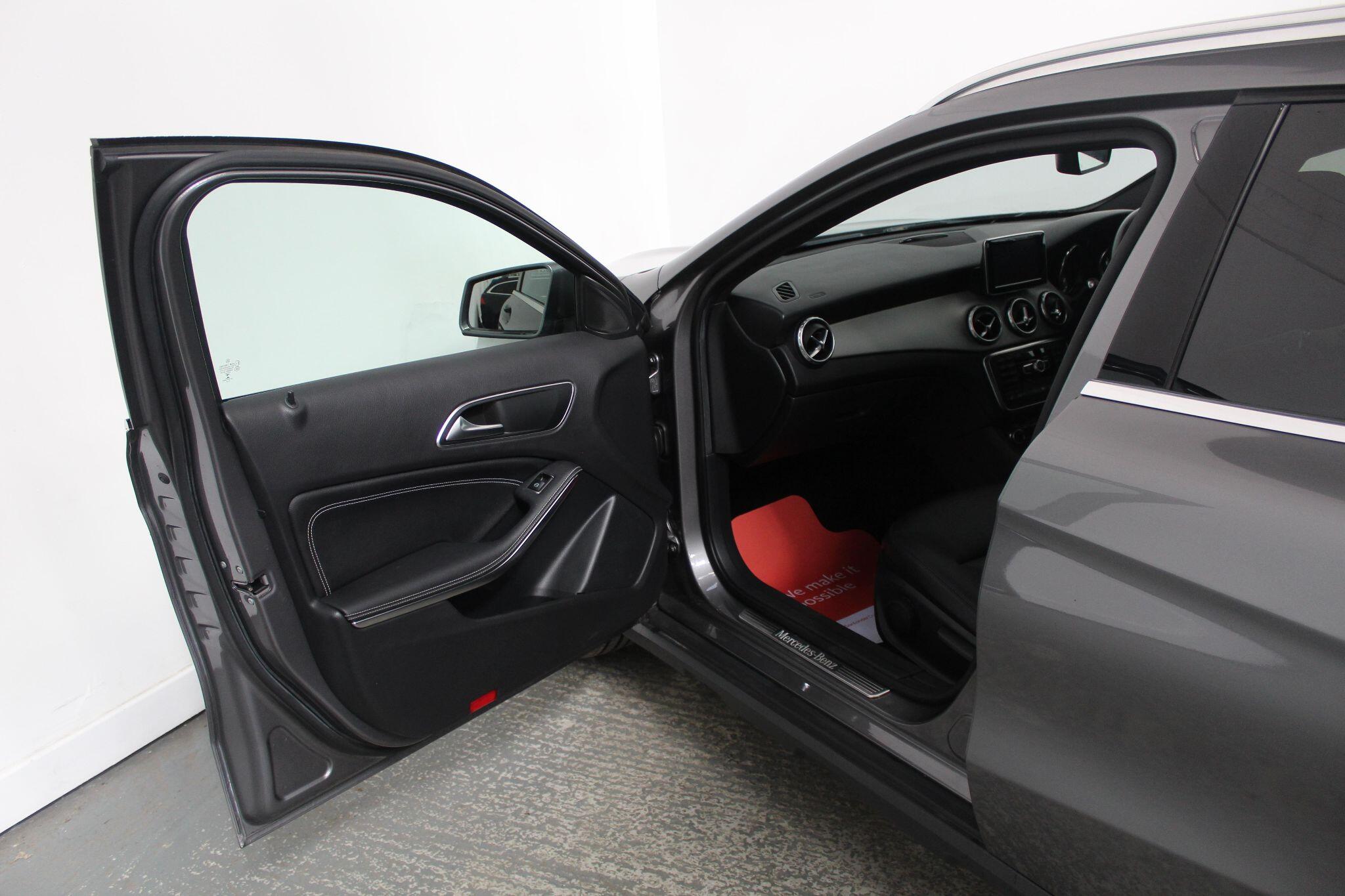 Mercedes-Benz Gla view 29