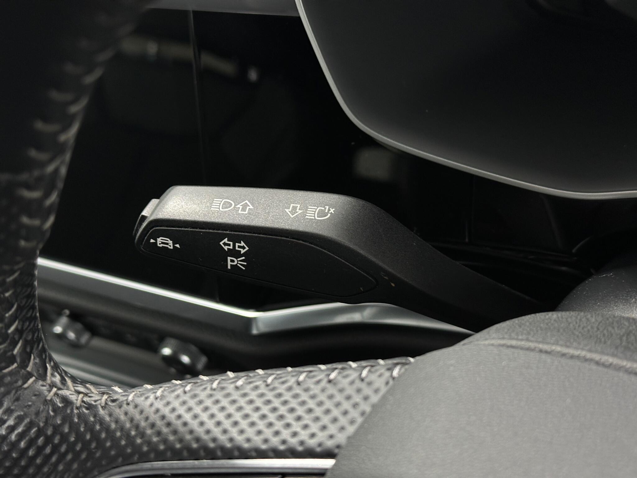 Audi Q3 view 14