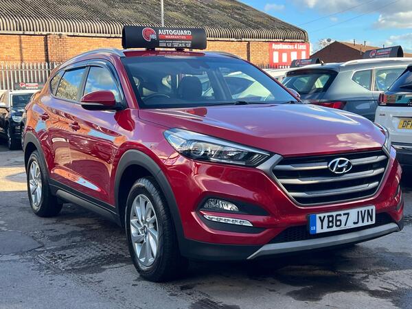 Red 2017 Hyundai Tucson SUV/Crossover Front-wheel drive Manual