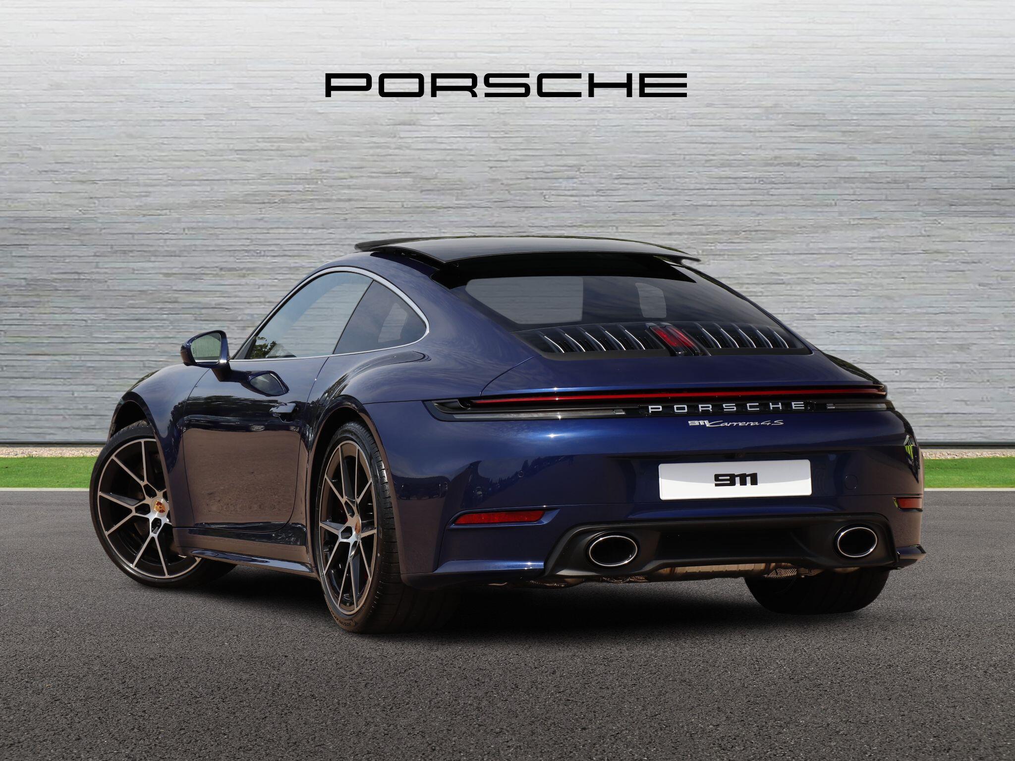 Porsche 911 view 5