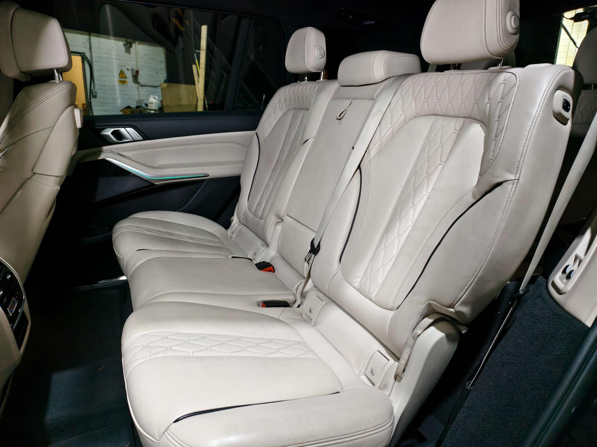 BMW X7 view 26
