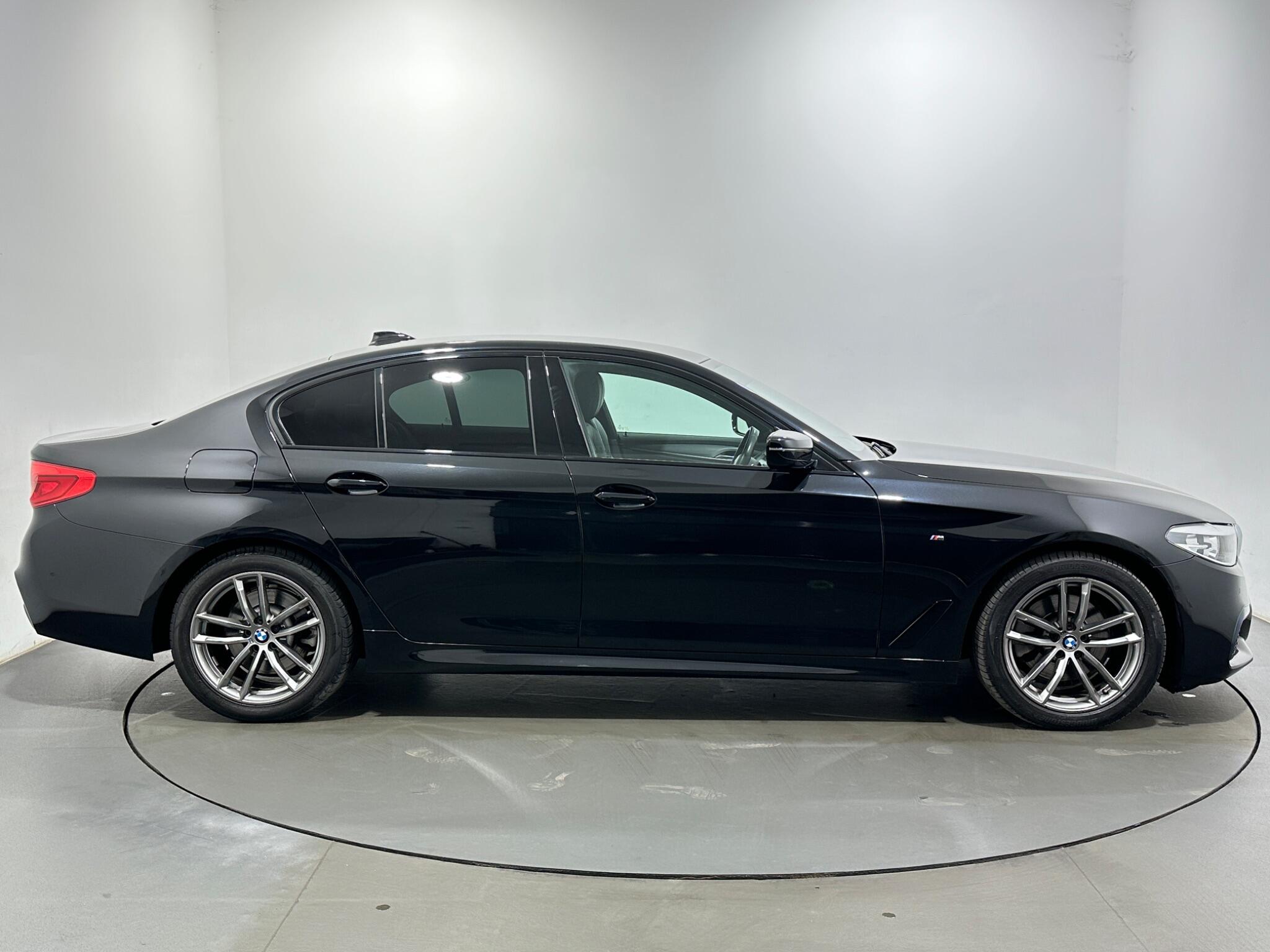 BMW 5 Series view 9