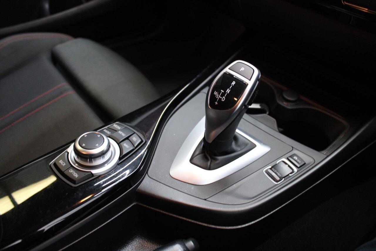 BMW 1 Series view 16