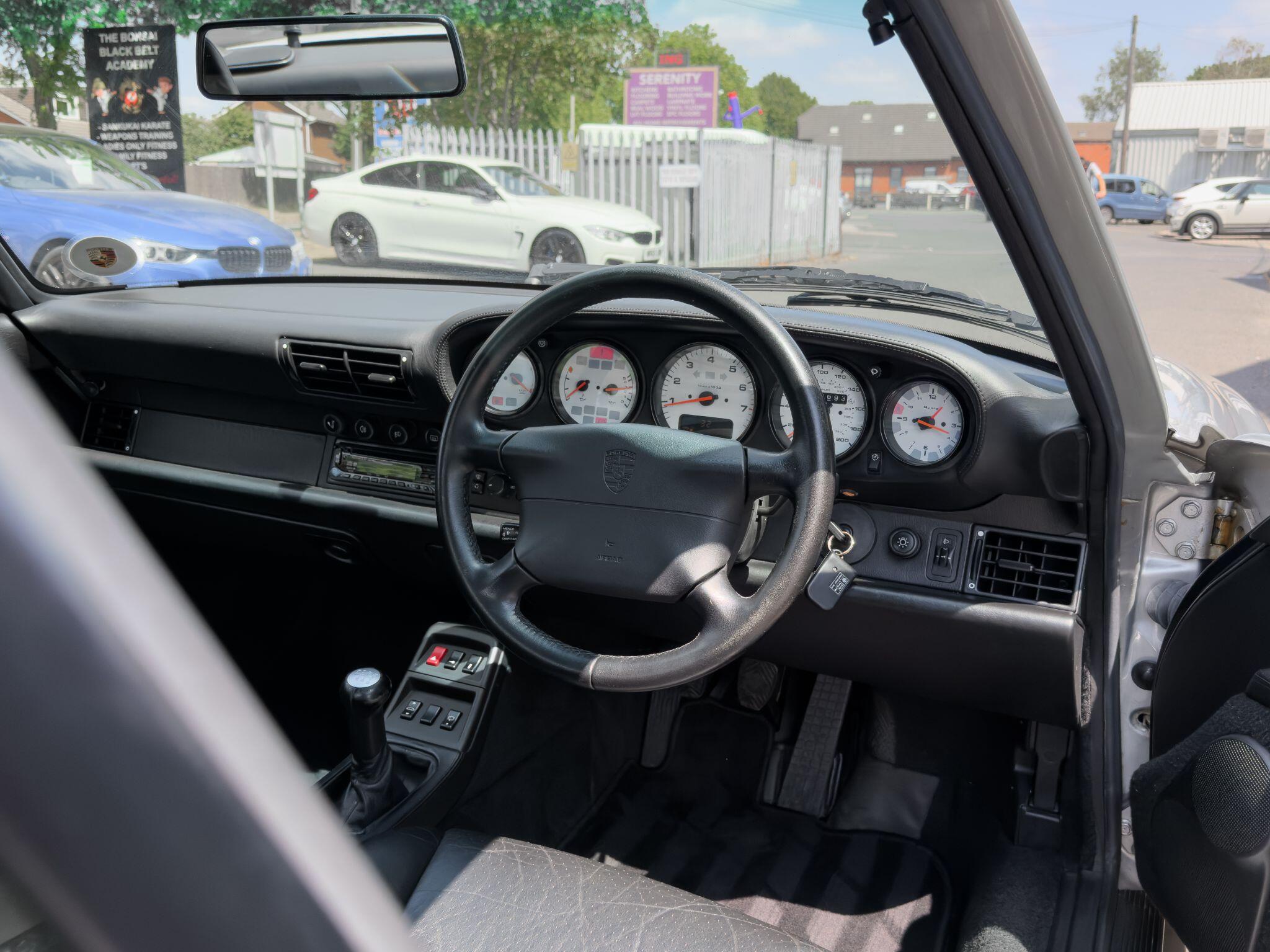 Porsche 911 view 4