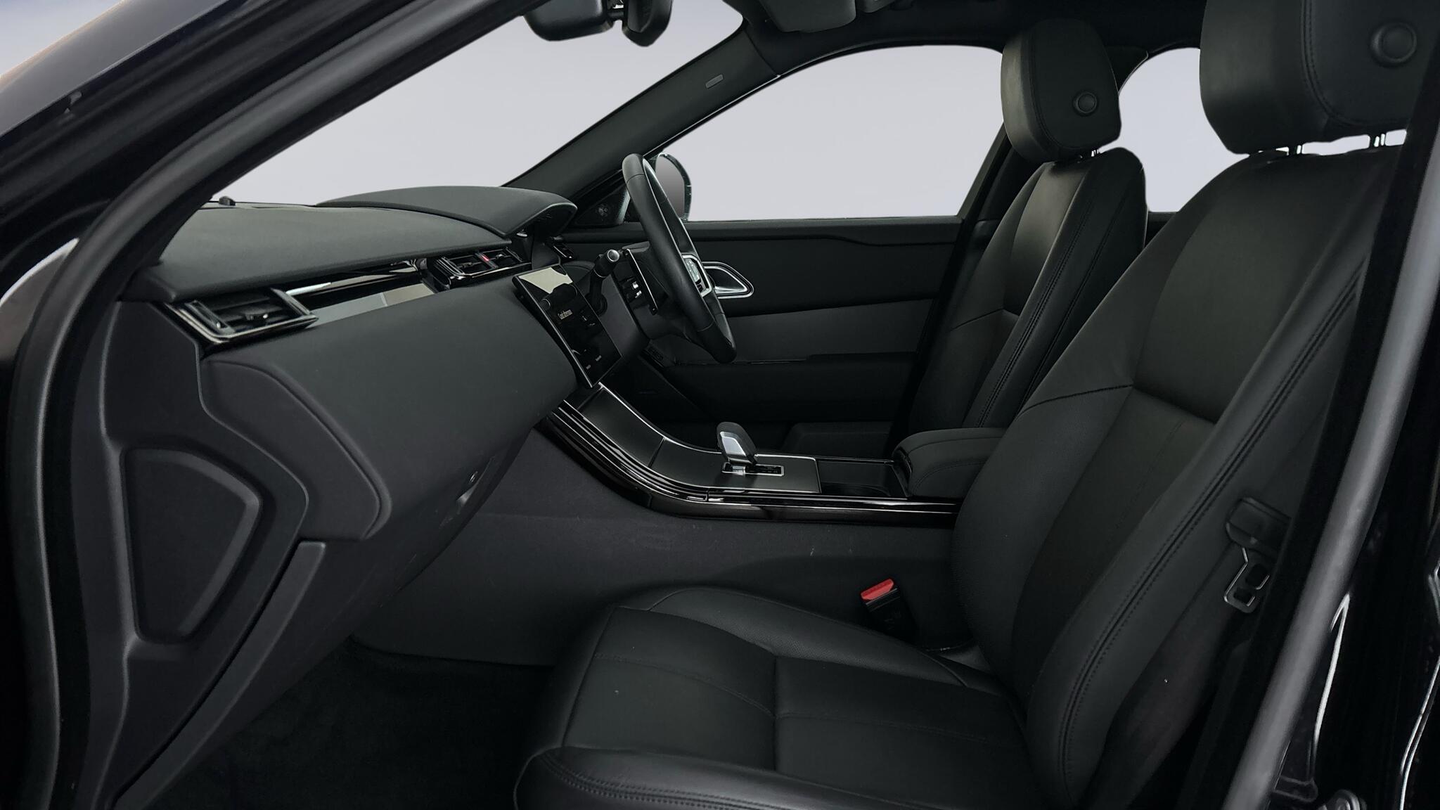 Land Rover Range Rover Velar view 3