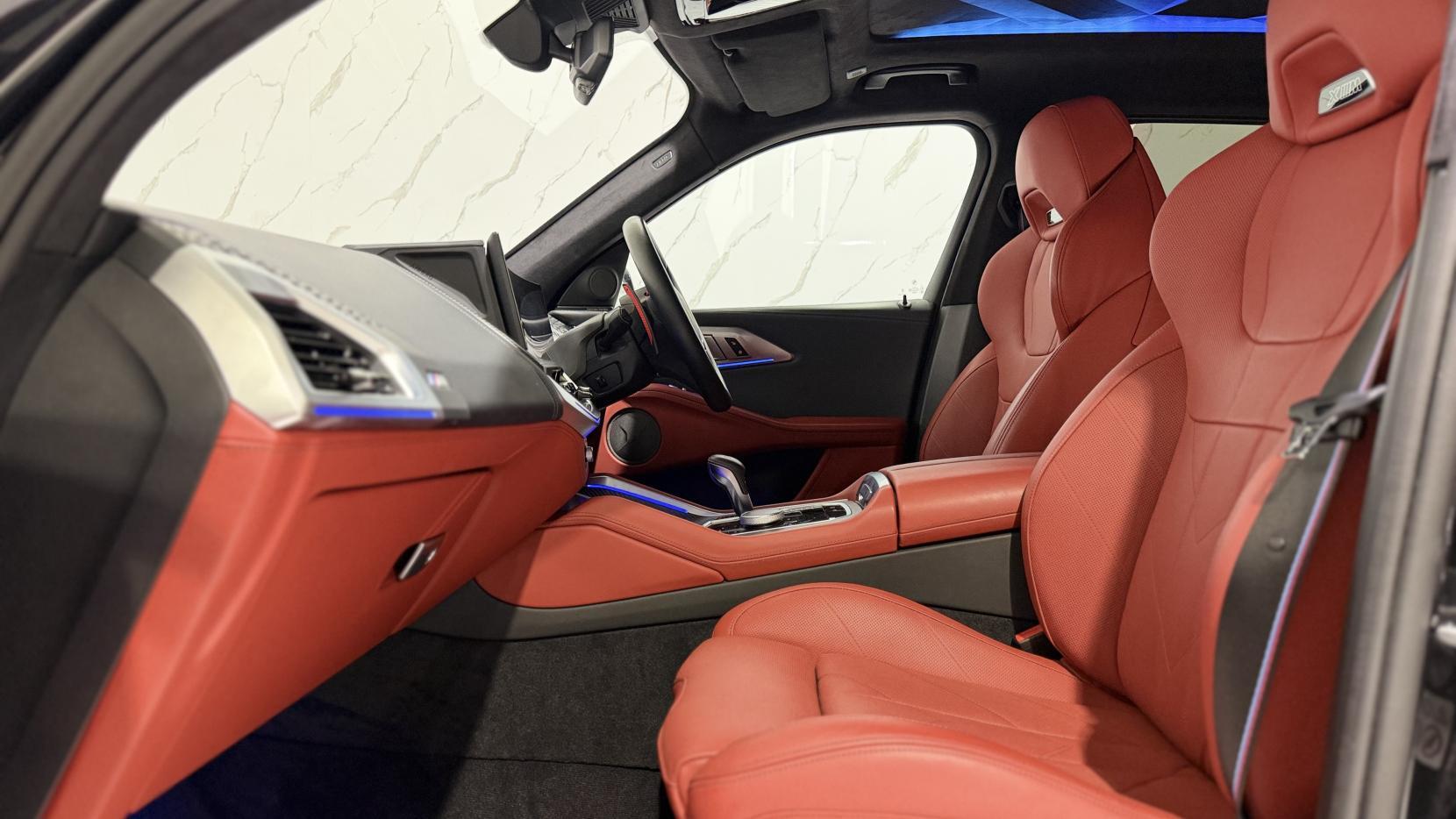 BMW XM view 11