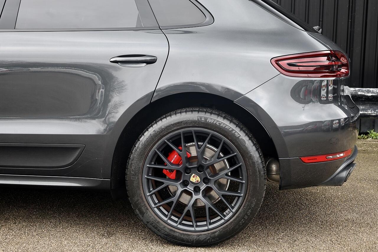 Porsche Macan view 26