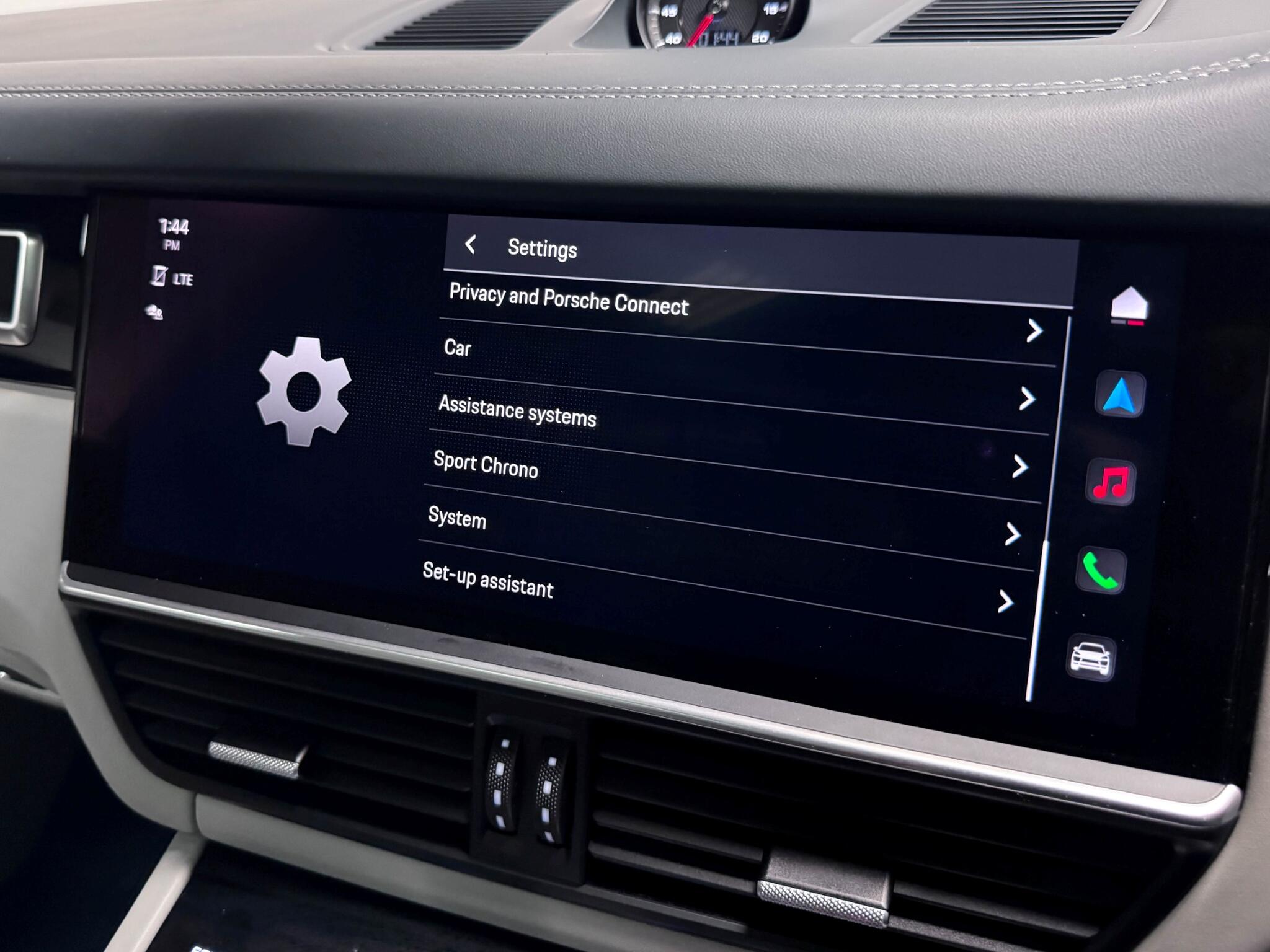 Porsche Cayenne view 65