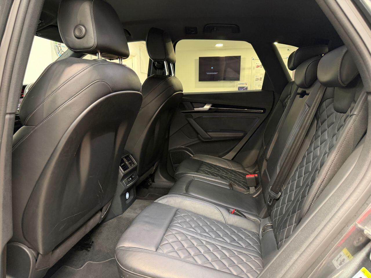 Audi SQ5 view 28
