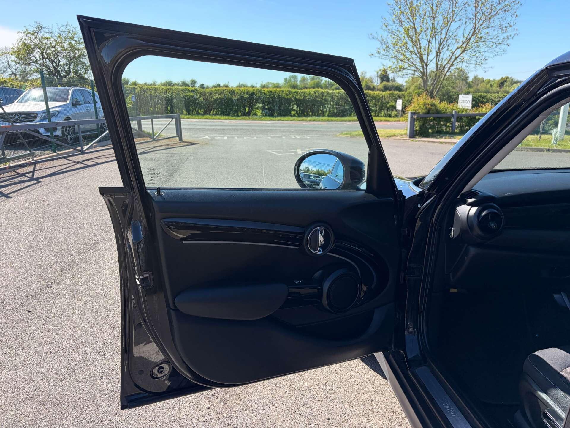 Mini Cooper view 14