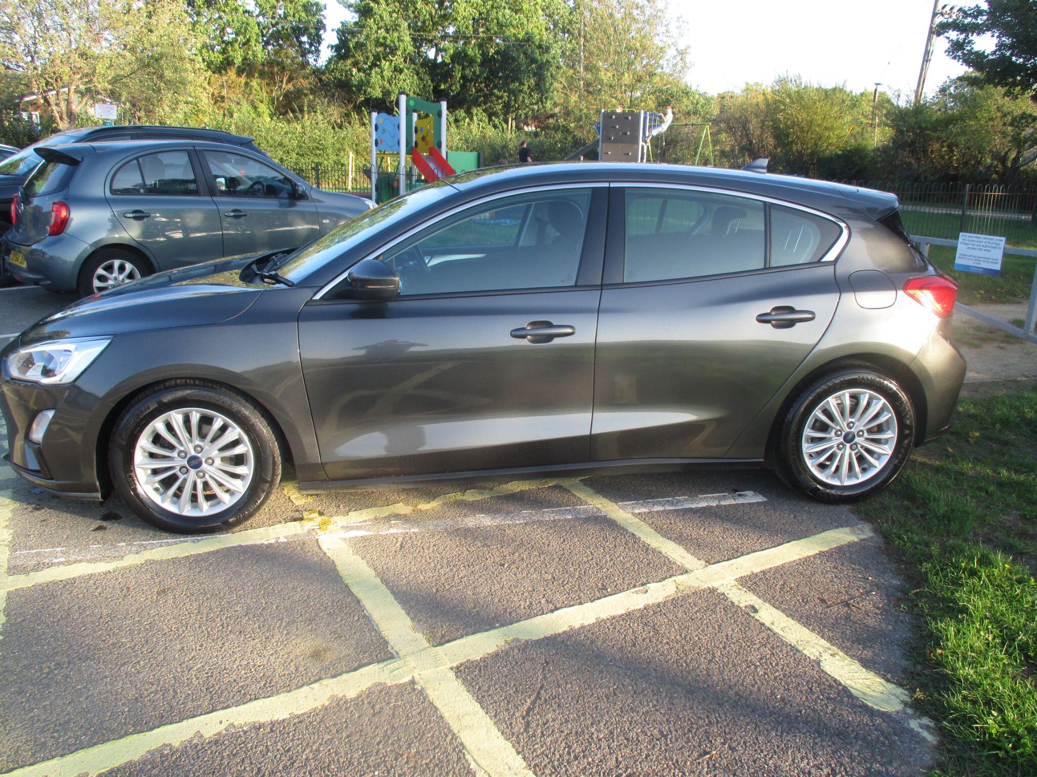 Ford Focus view 21