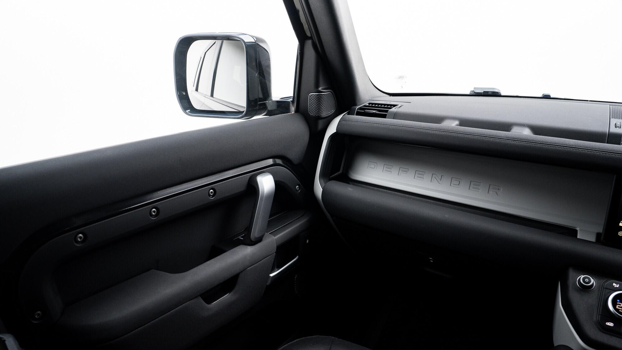 Land Rover Defender view 30