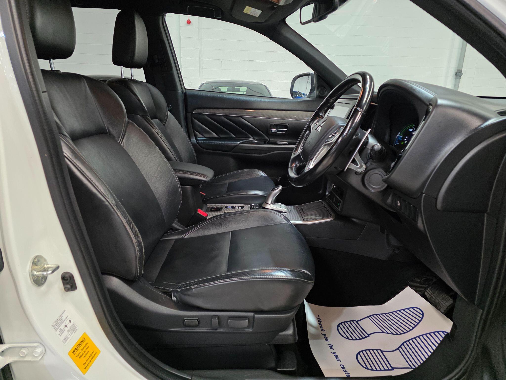 Mitsubishi Outlander view 6
