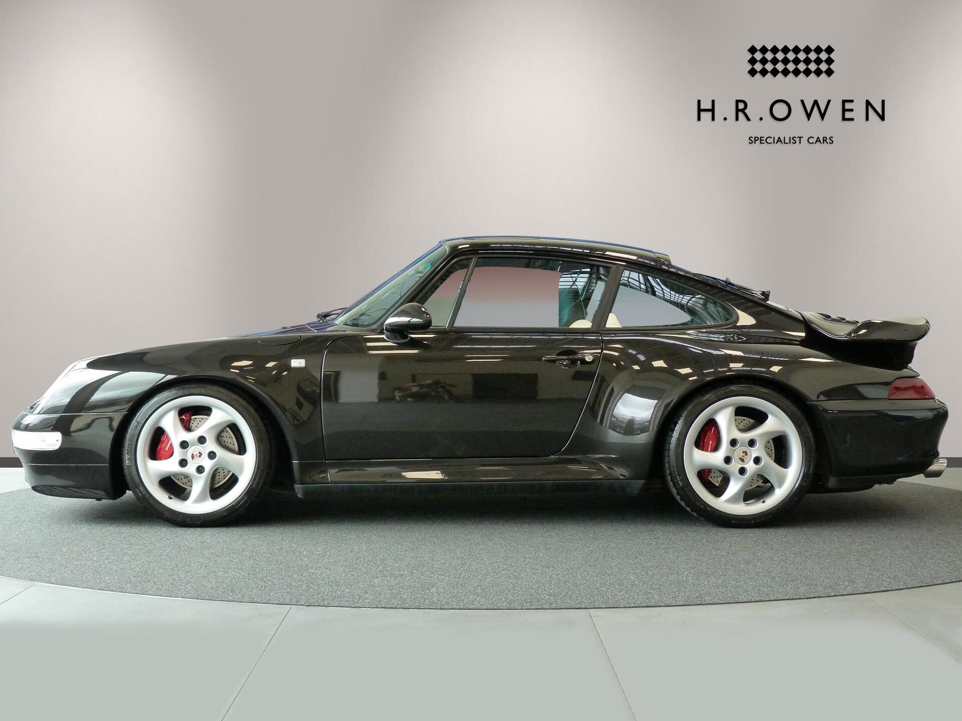 Porsche 911 view 6