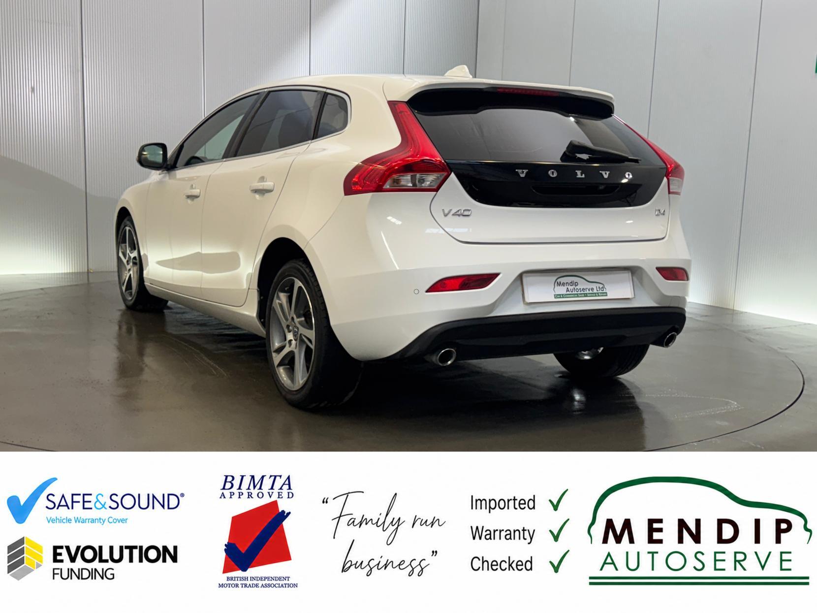 Volvo V40 view 17