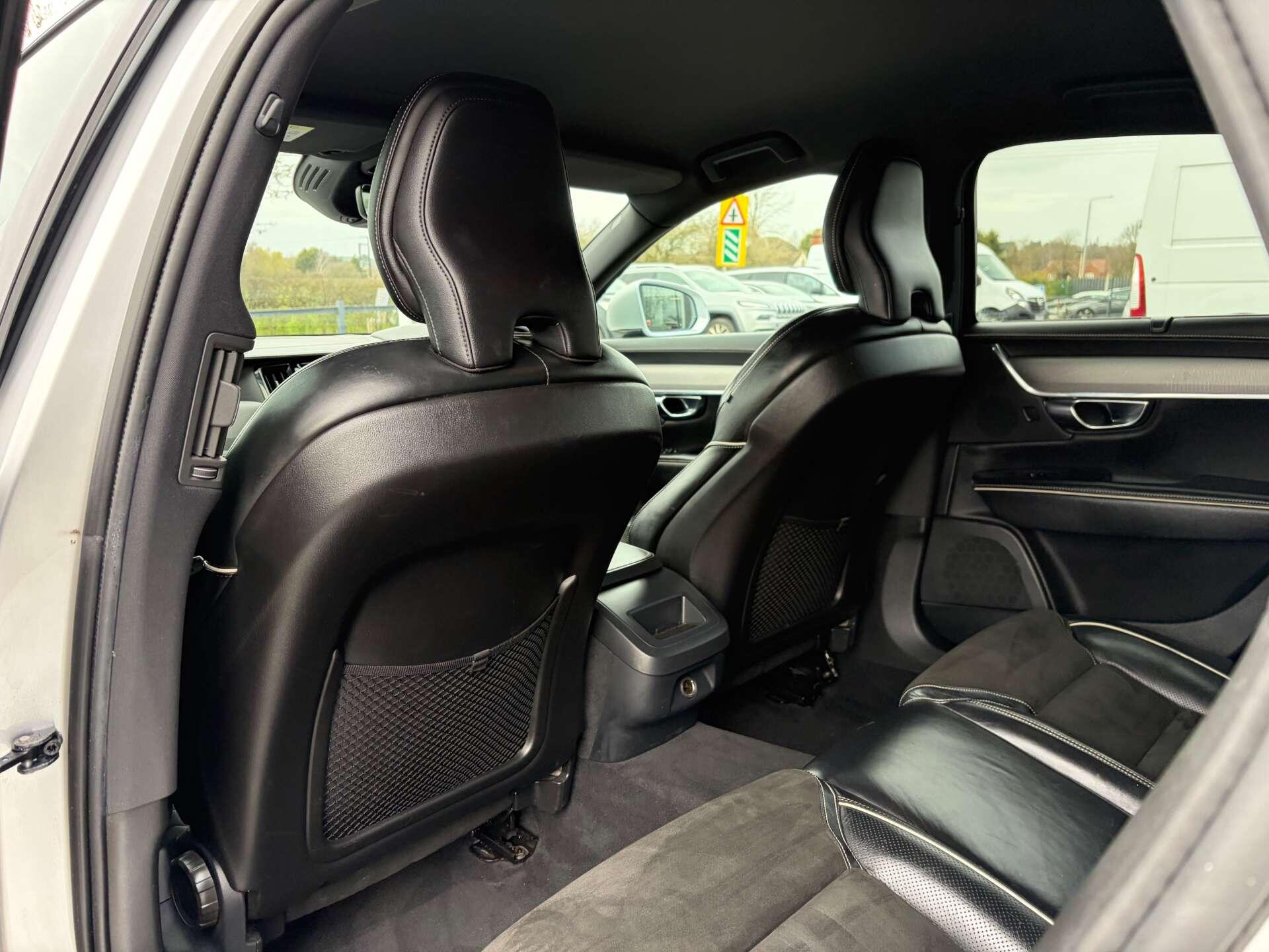 Volvo S90 view 23