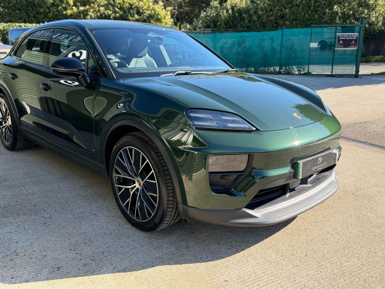 Porsche Macan view 14