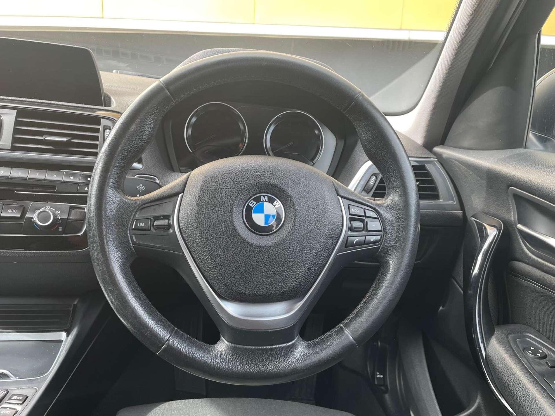 BMW 1 Series view 21