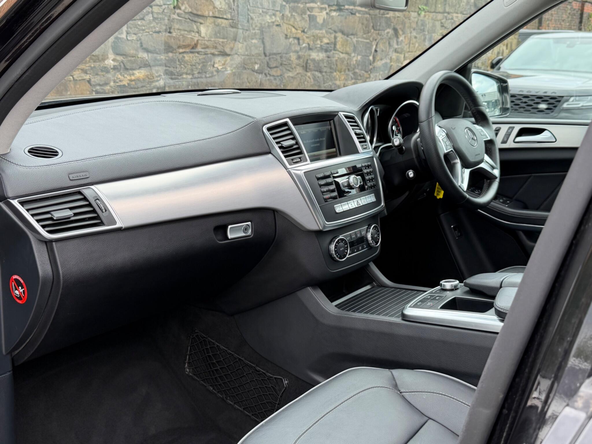 Mercedes-Benz GL view 15