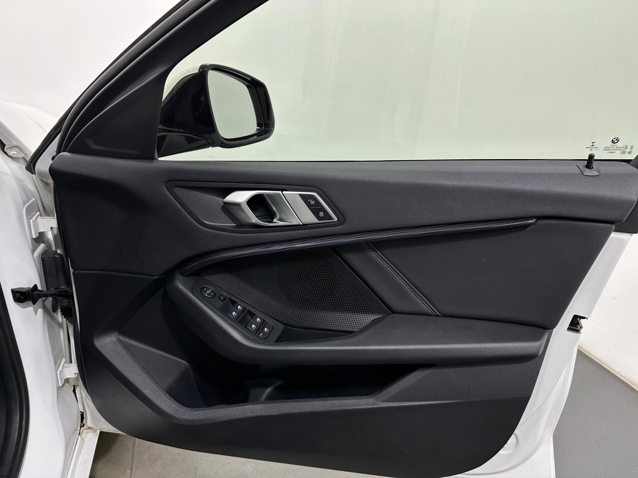 BMW 1 Series view 35