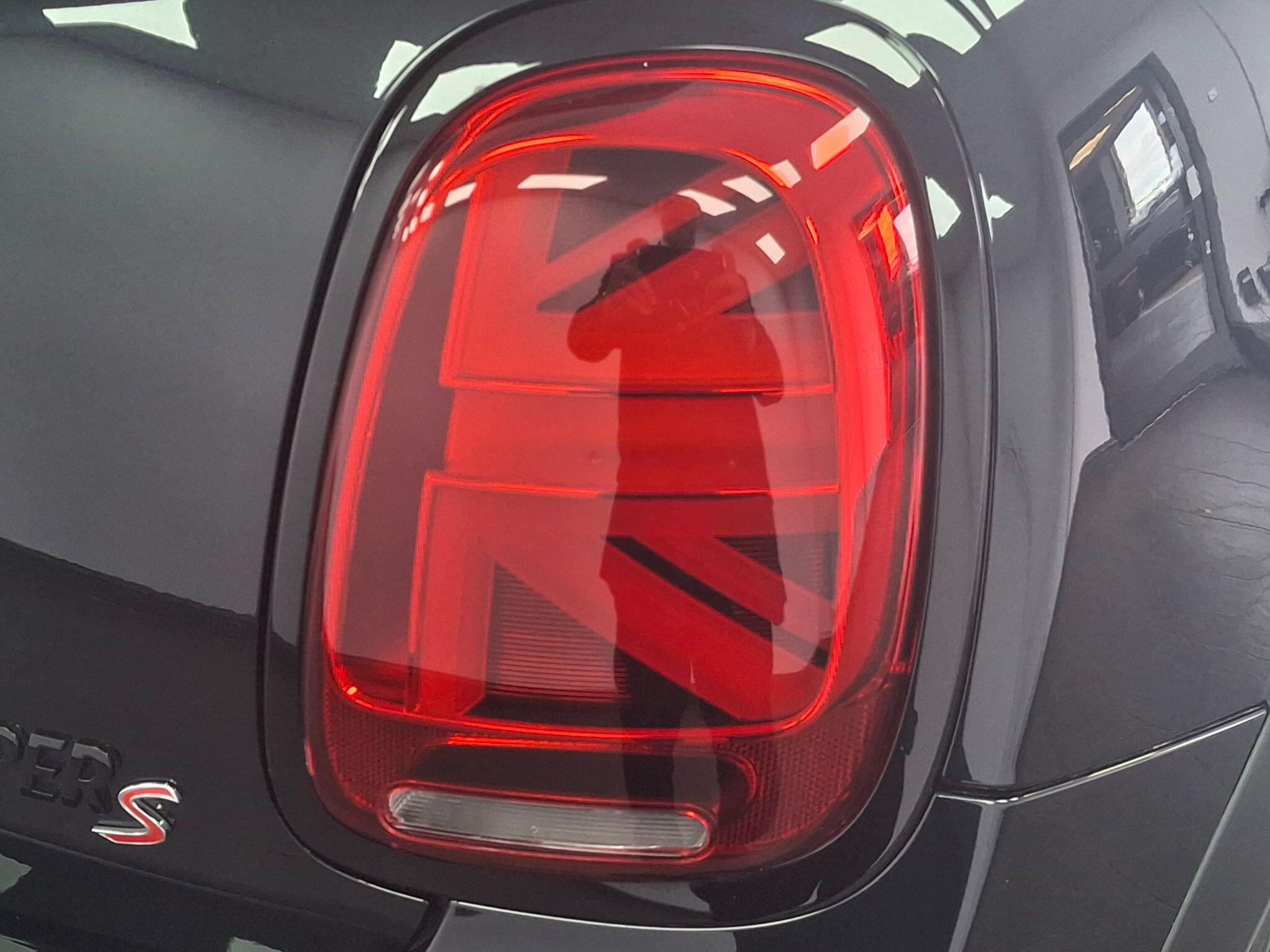 Mini Hatch view 31