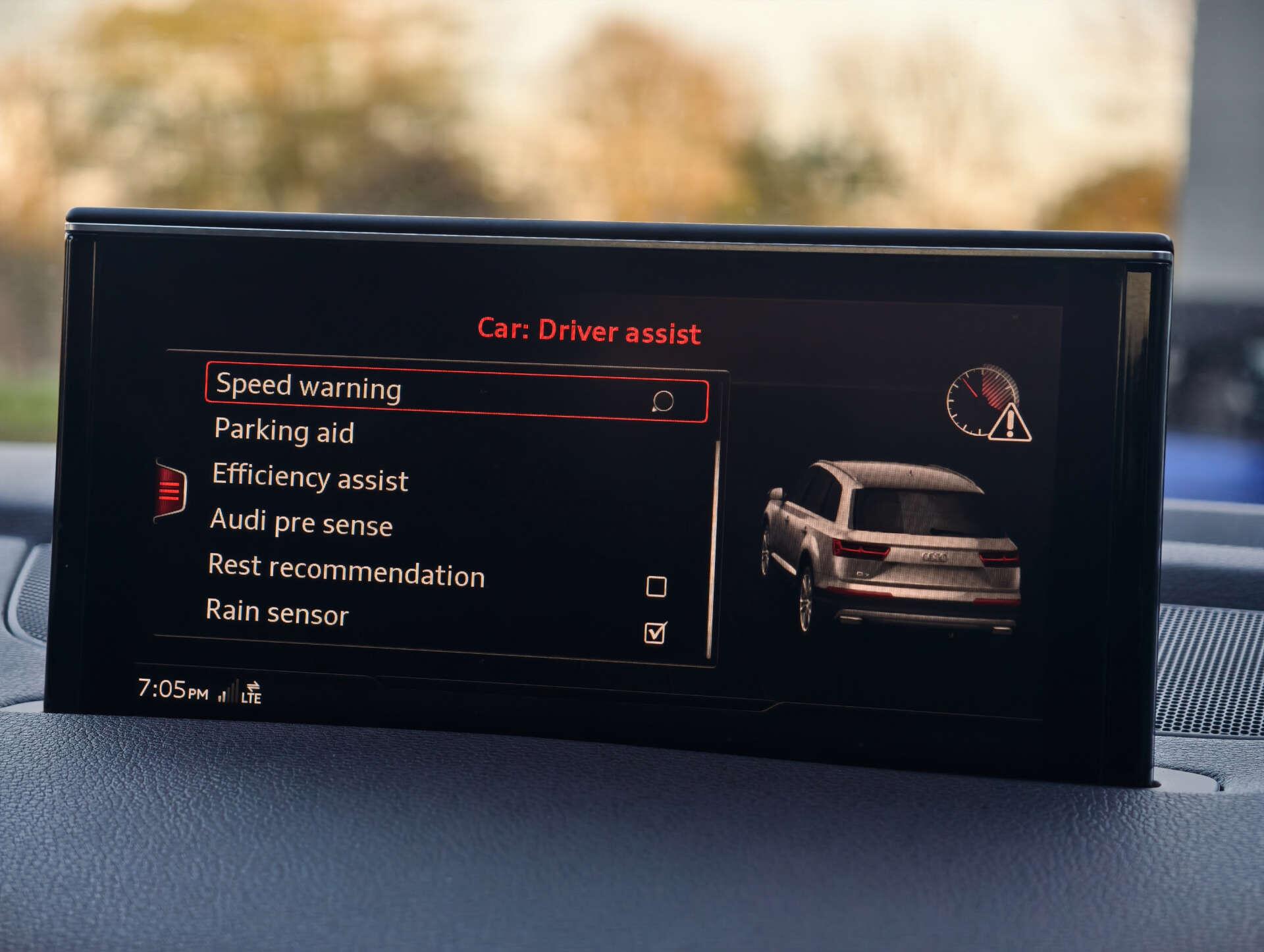 Audi SQ7 view 41