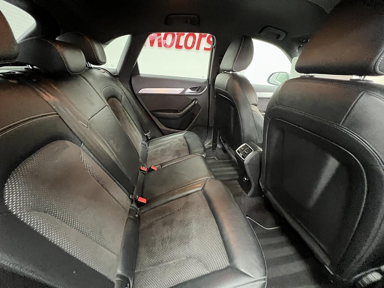 Audi Q3 view 15