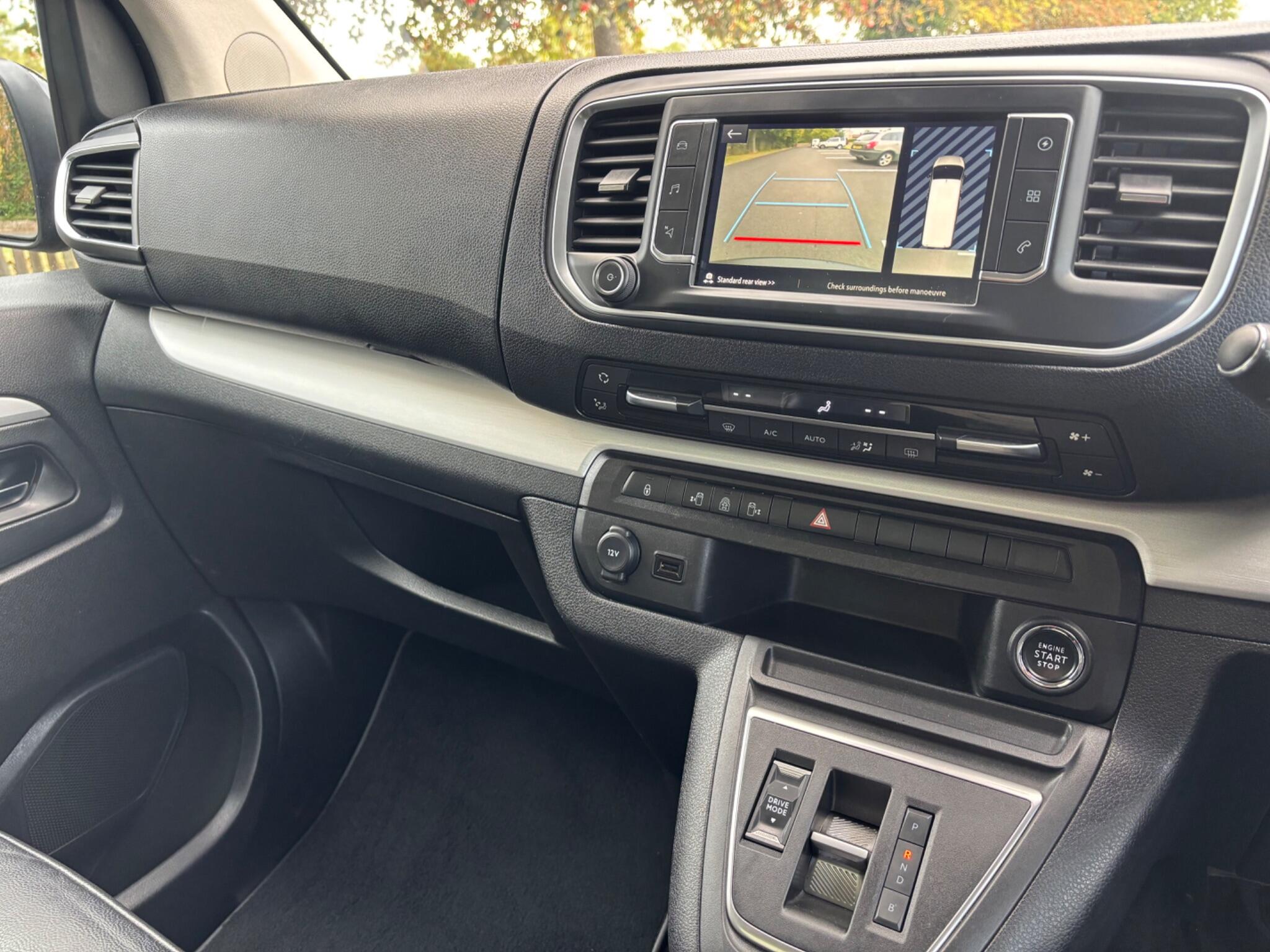 Vauxhall Vivaro Life Electric view 15