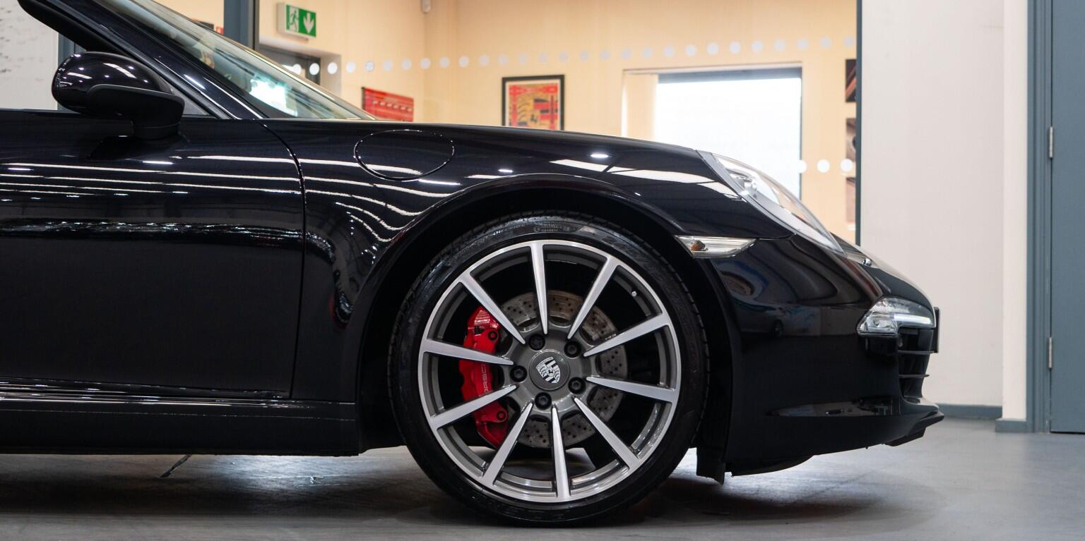 Porsche 911 view 10