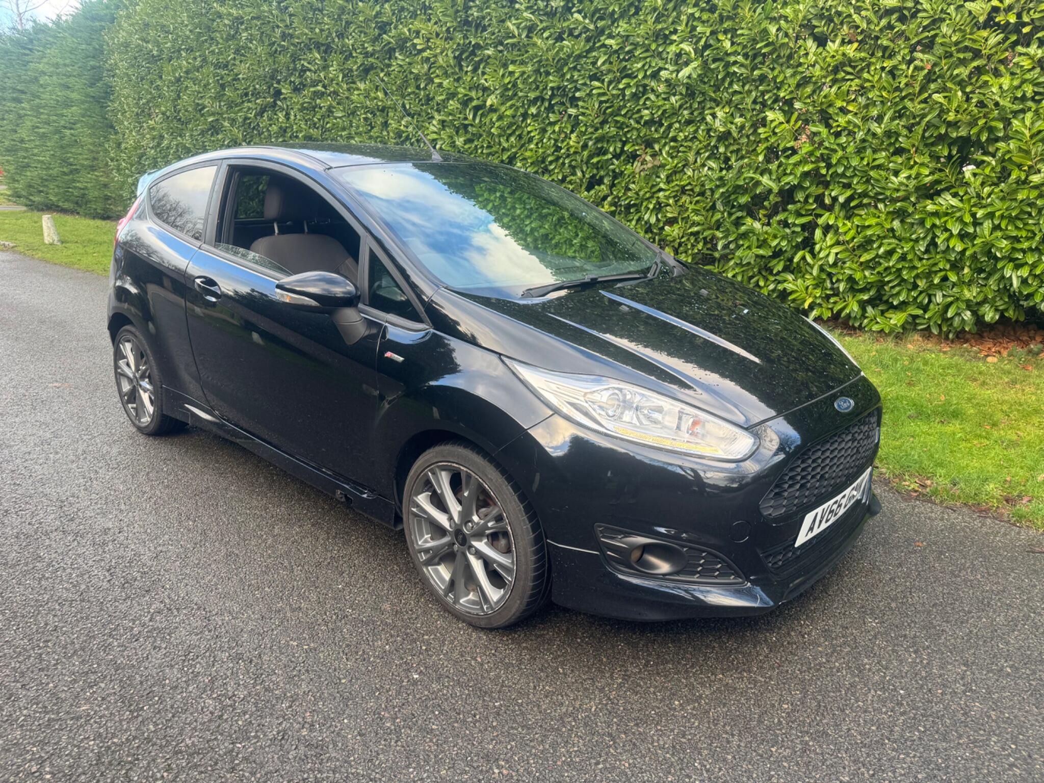 2016 Ford Fiesta image 1