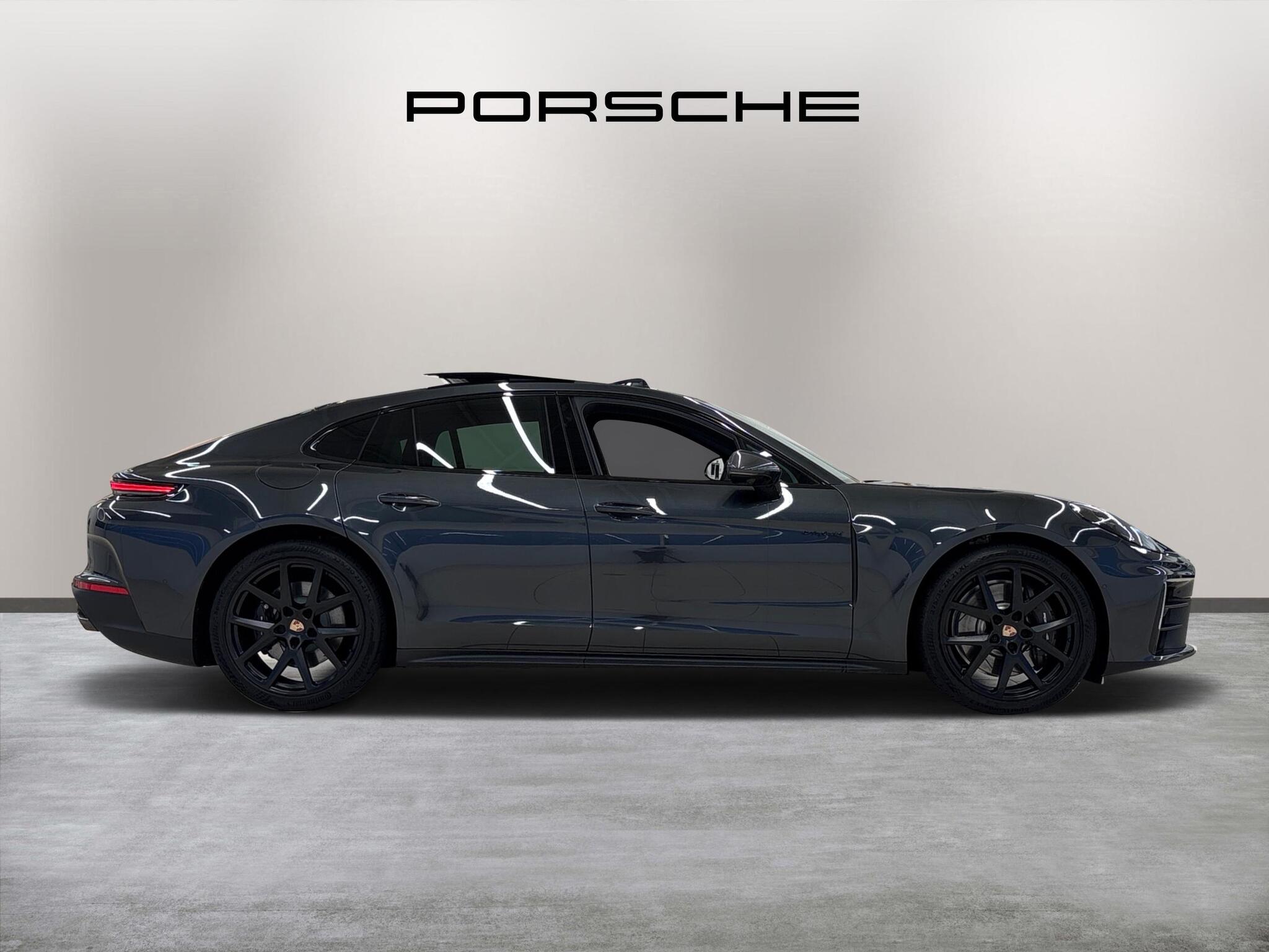 Porsche Panamera view 8
