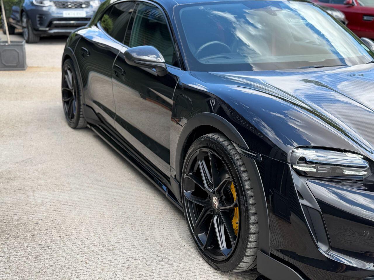 Porsche Taycan view 12