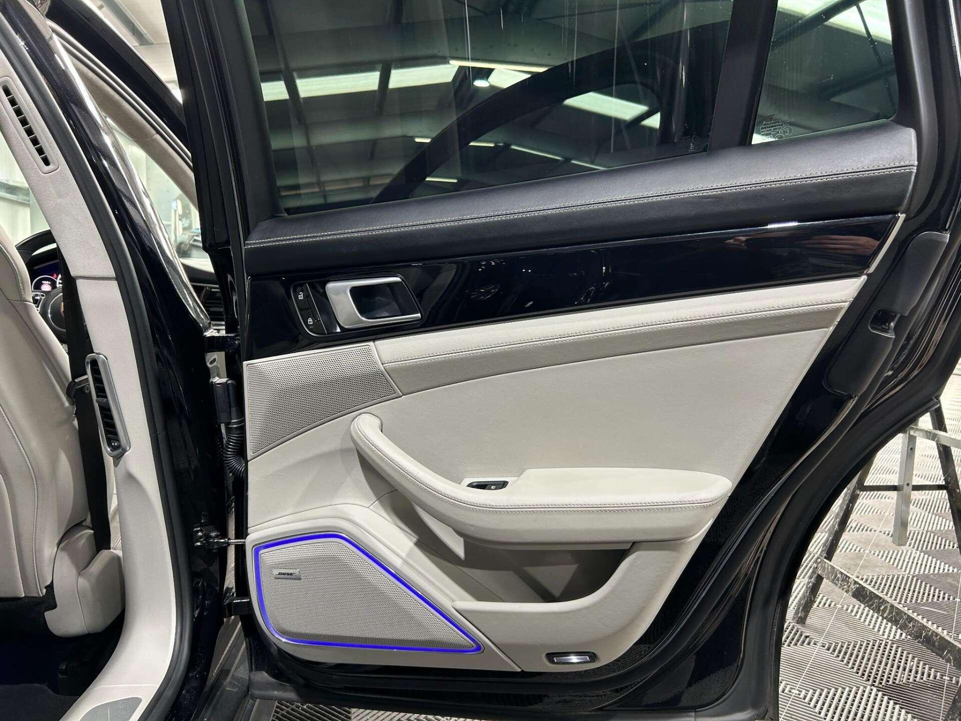 Porsche Panamera view 40