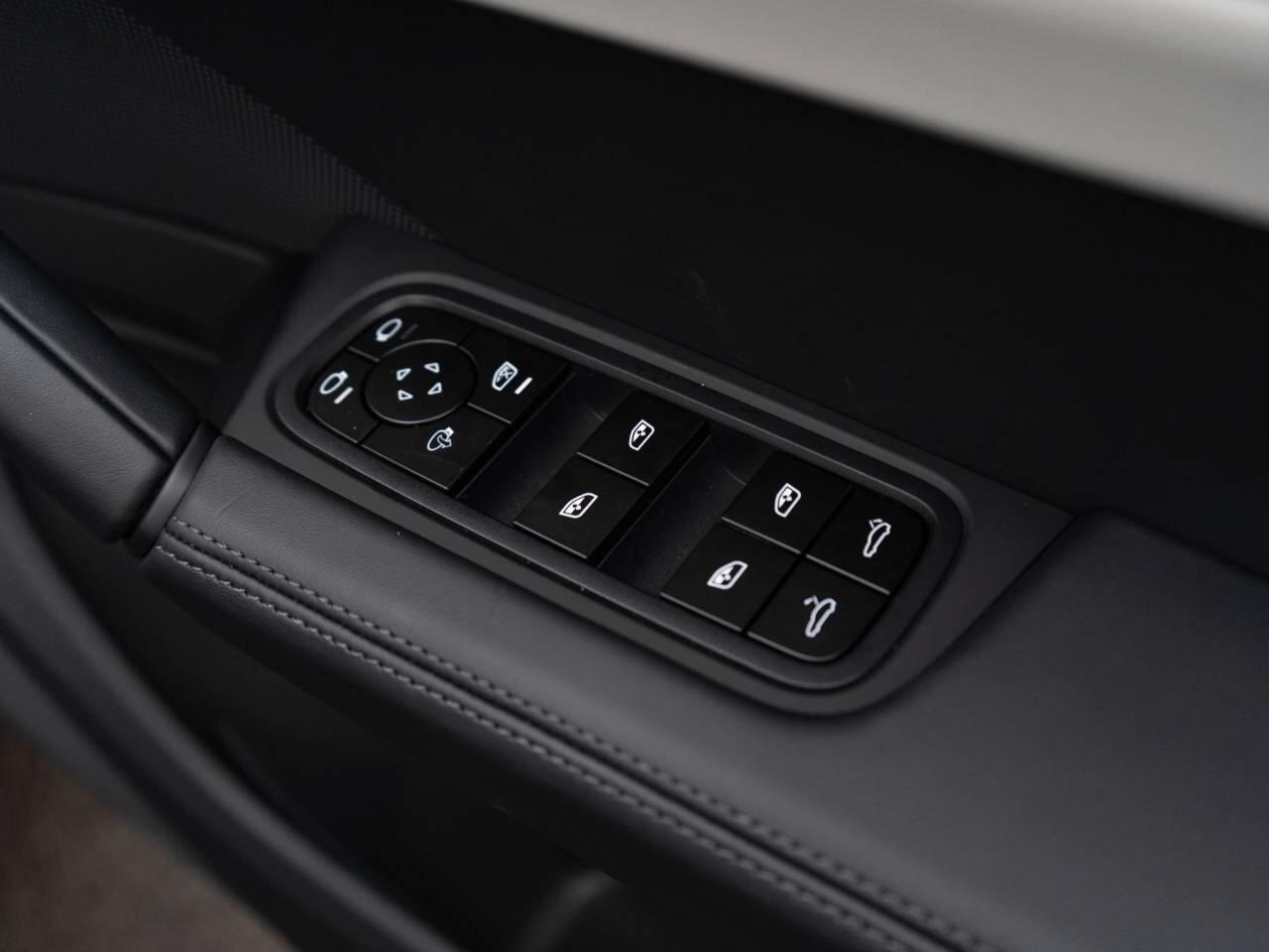 Porsche Cayenne view 20
