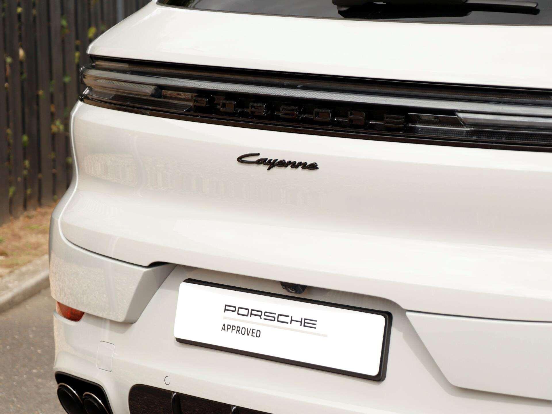 Porsche Cayenne view 32