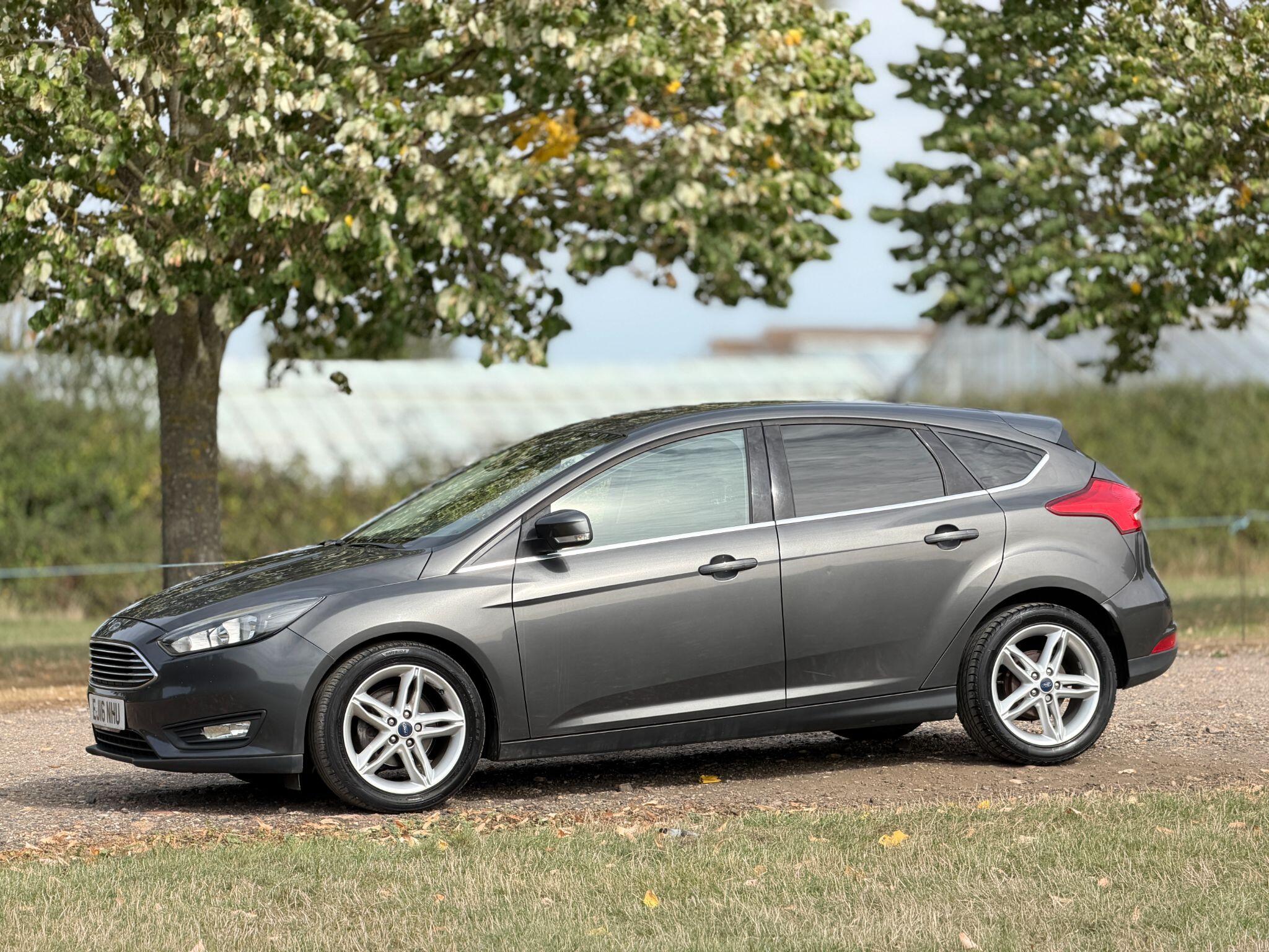 Ford Focus view 11