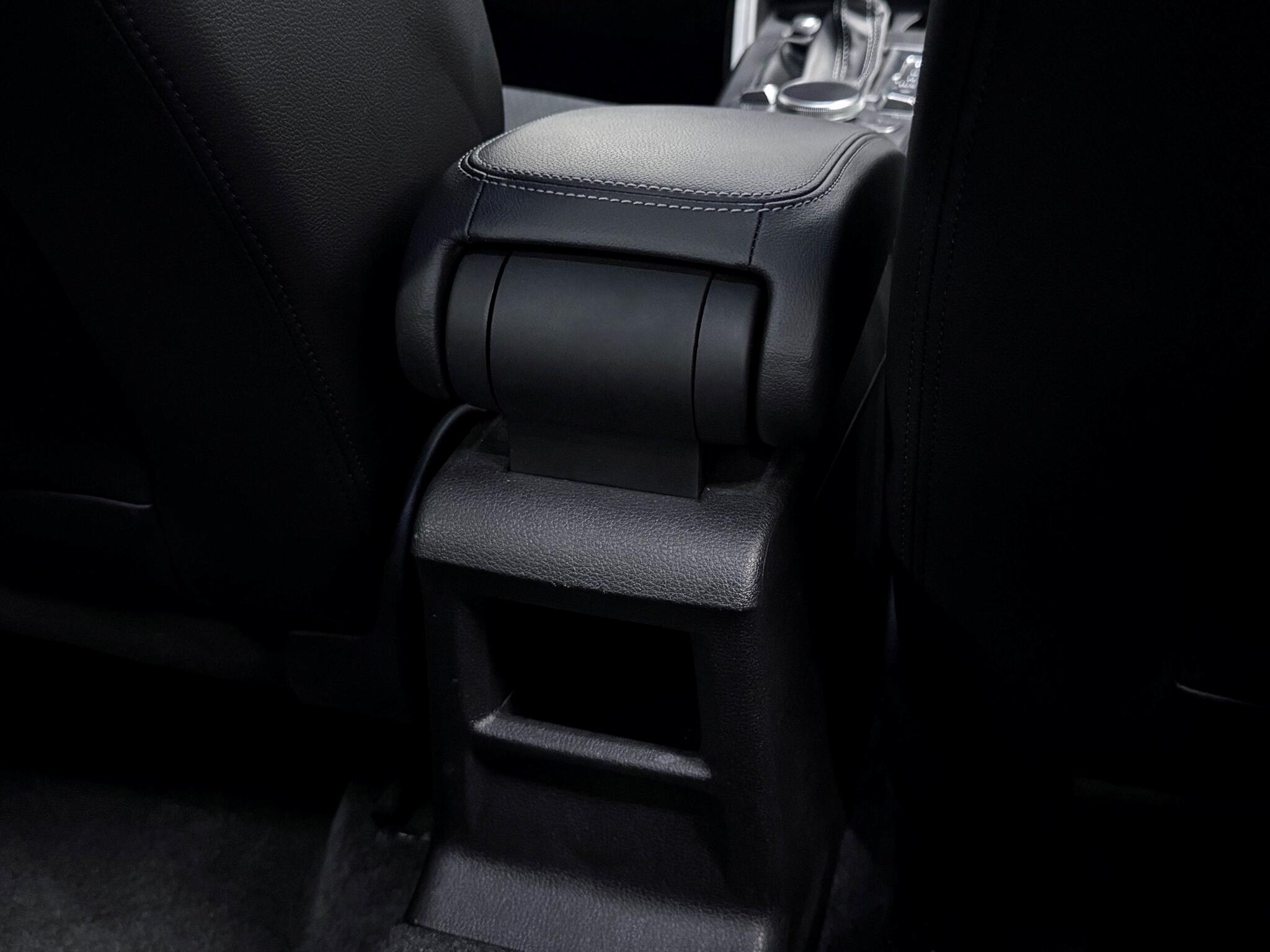 Audi SQ2 view 13
