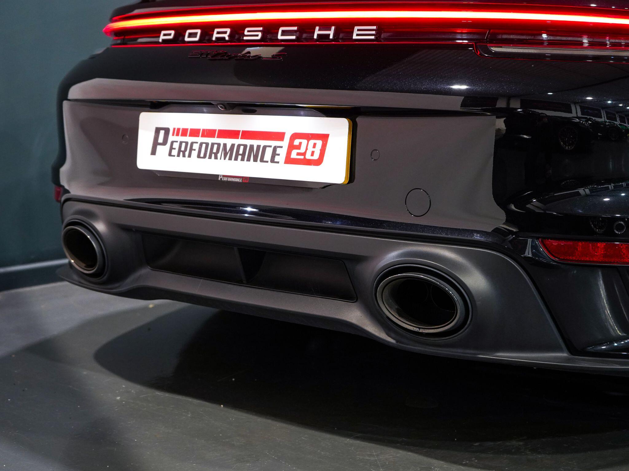 Porsche 911 view 8