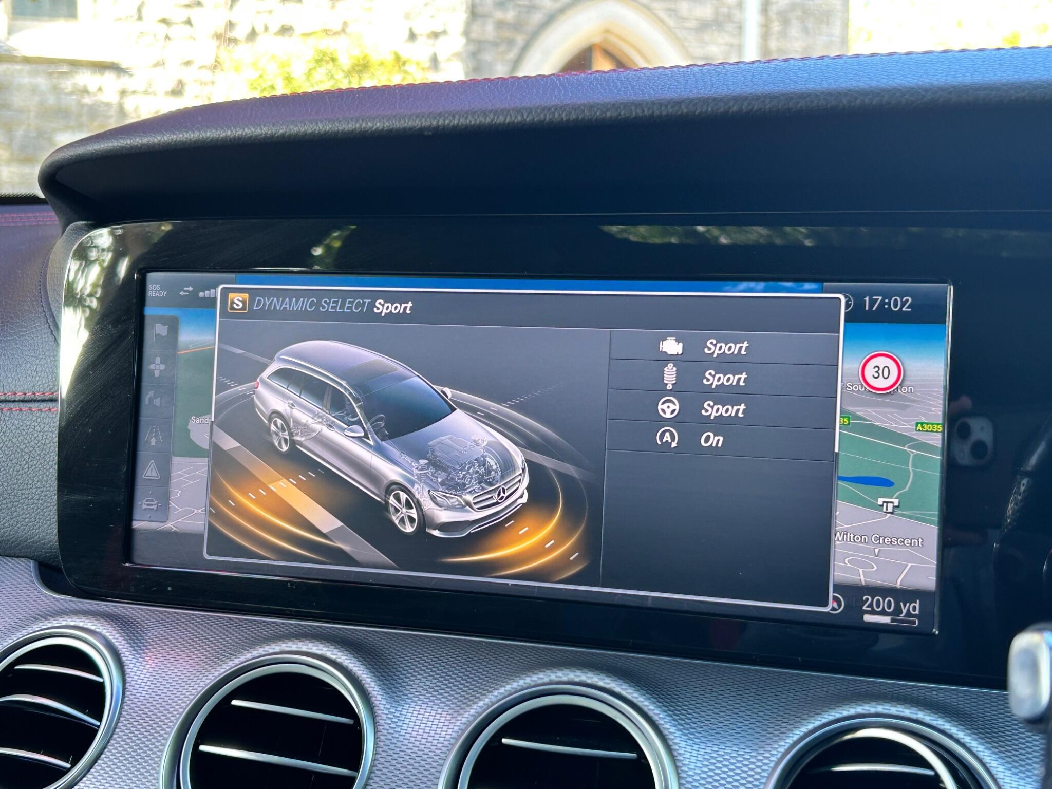 Mercedes-Benz E-Class view 28