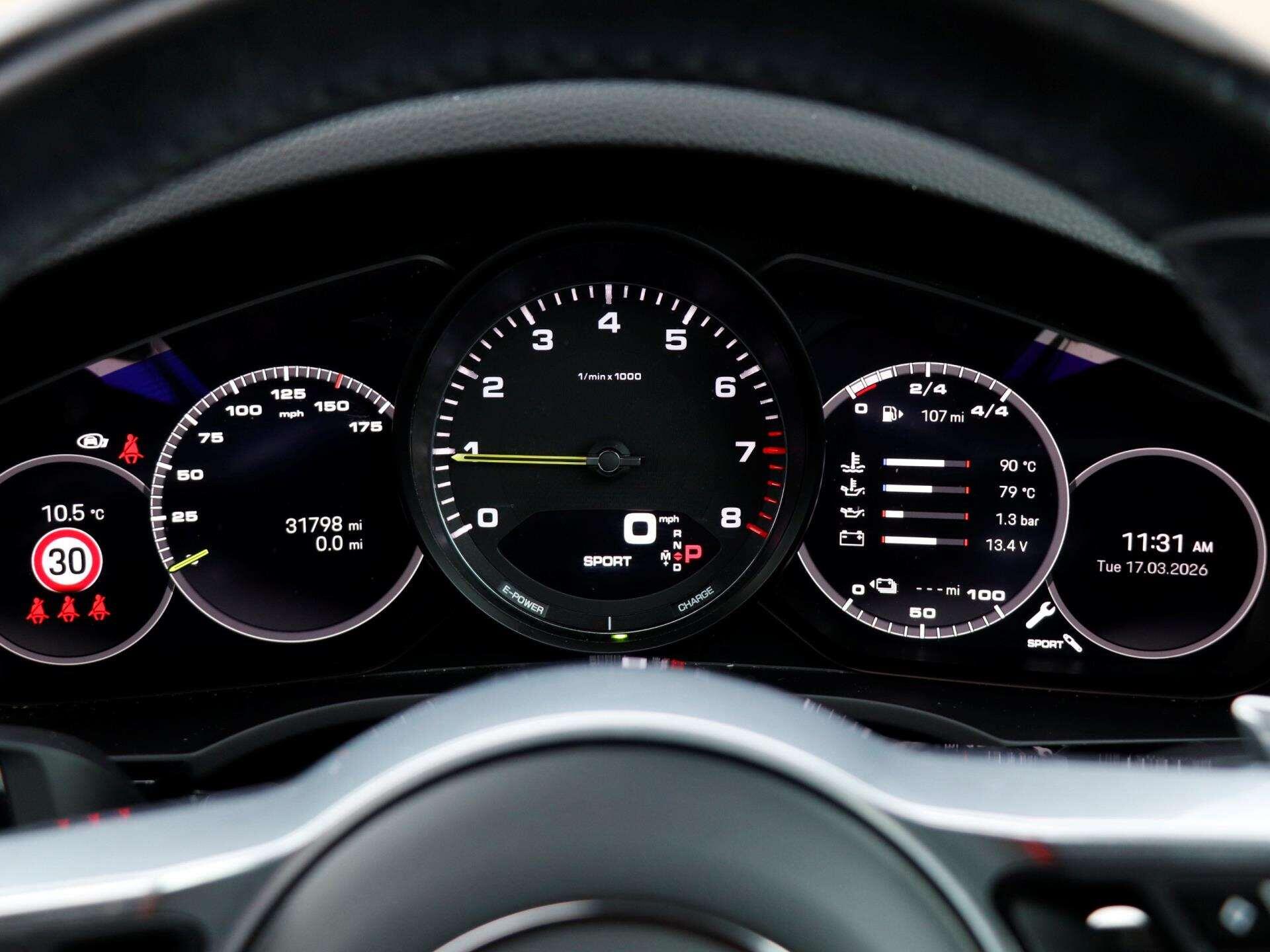 Porsche Cayenne view 13