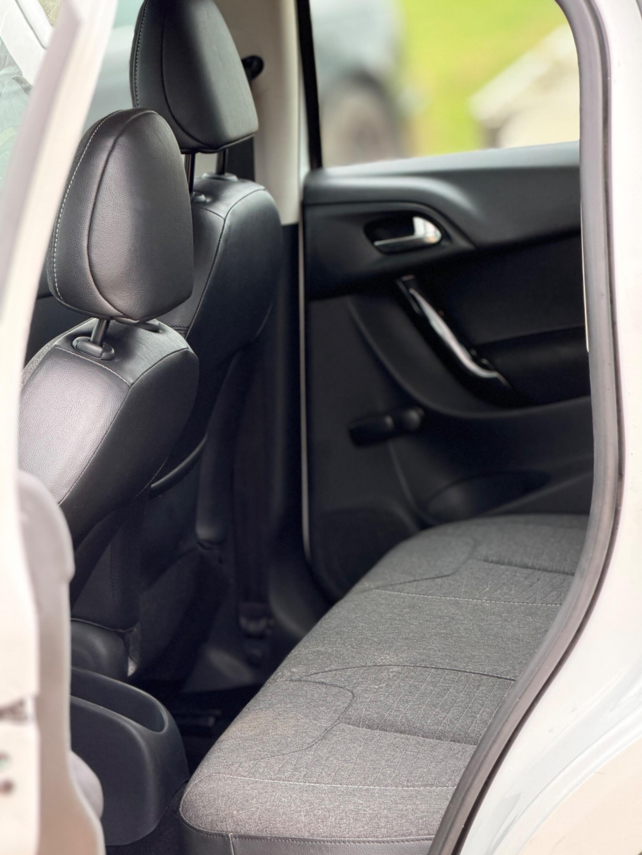 2015 Citroen C3 1.2 PureTech Selection Euro 6 5dr image 24