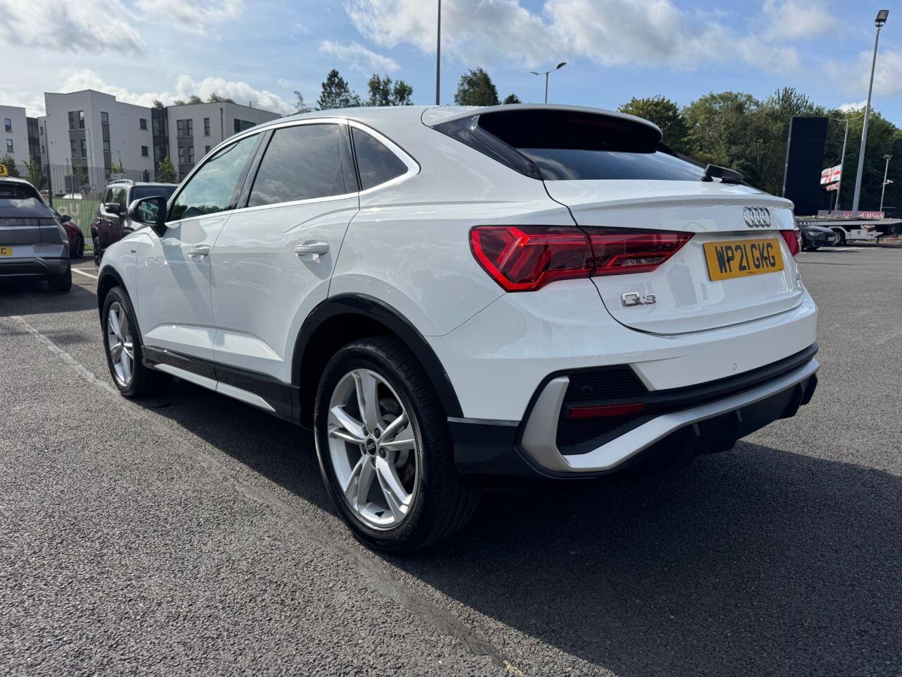 Audi Q3 view 3
