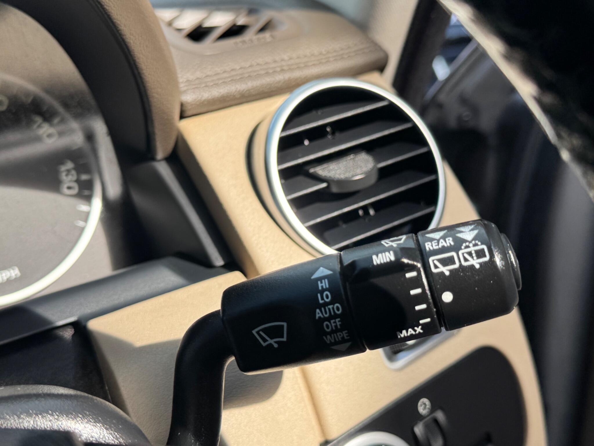 Land Rover Discovery 4 view 18