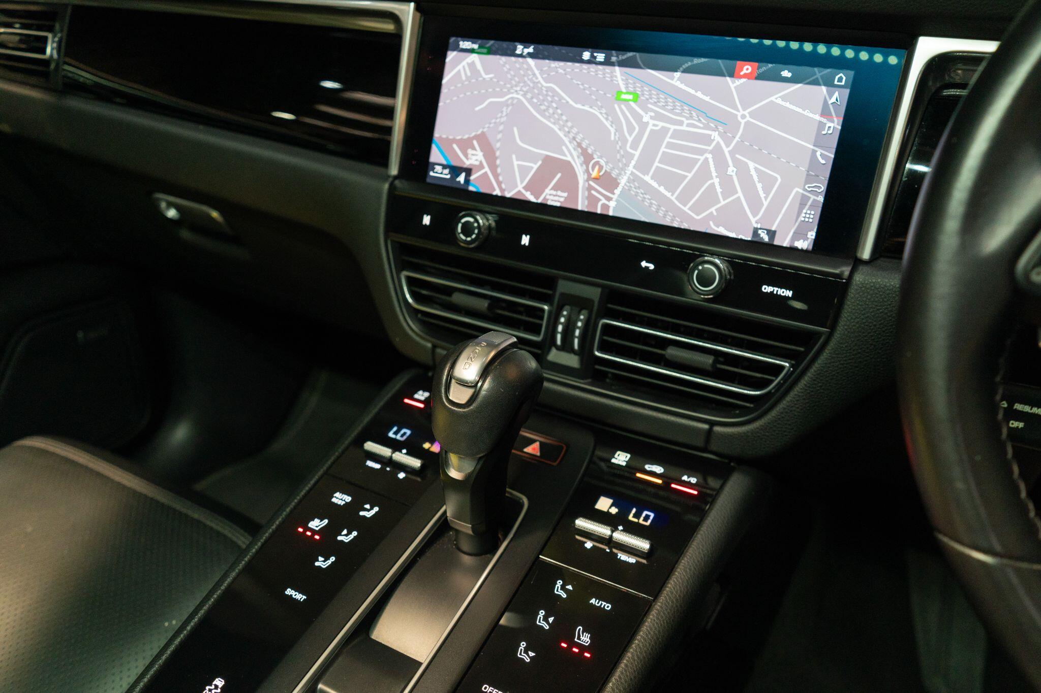 Porsche Macan view 27