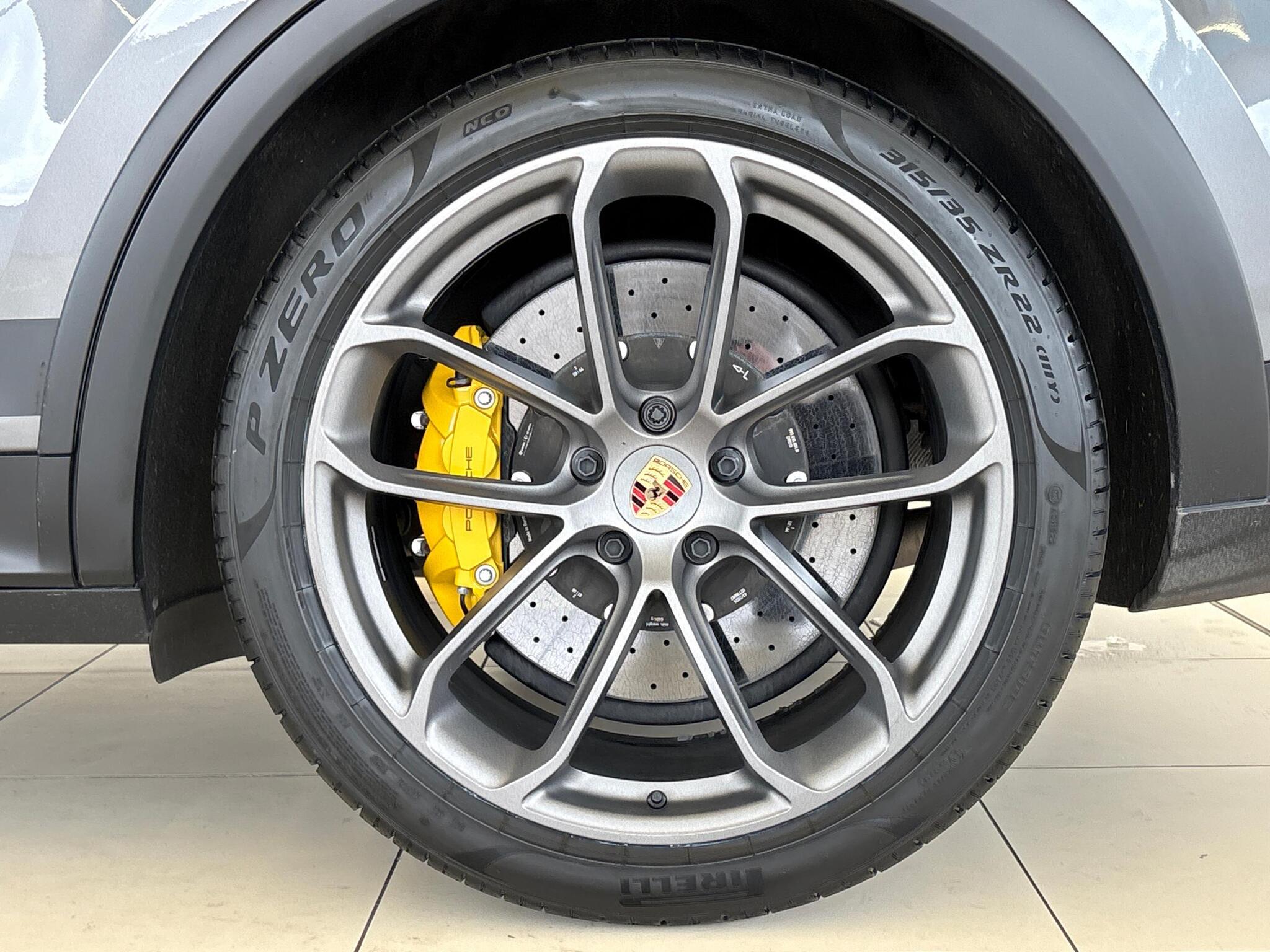 Porsche Cayenne view 26