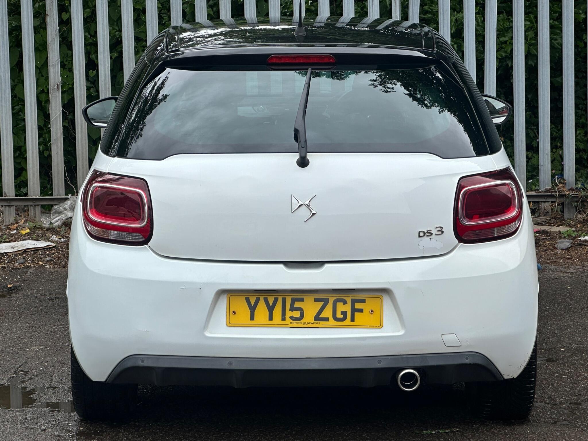 DS Automobiles DS 3 view 5