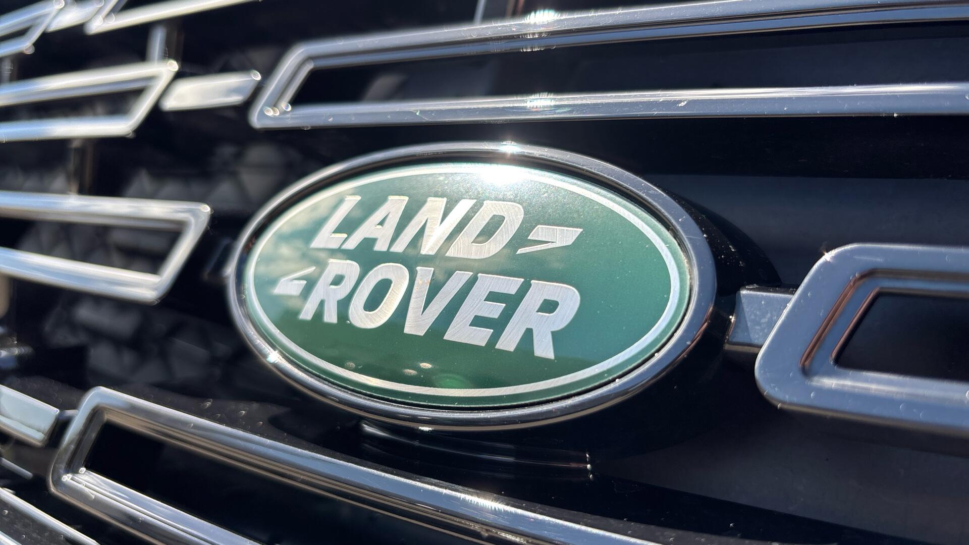 Land Rover Range Rover Velar view 43