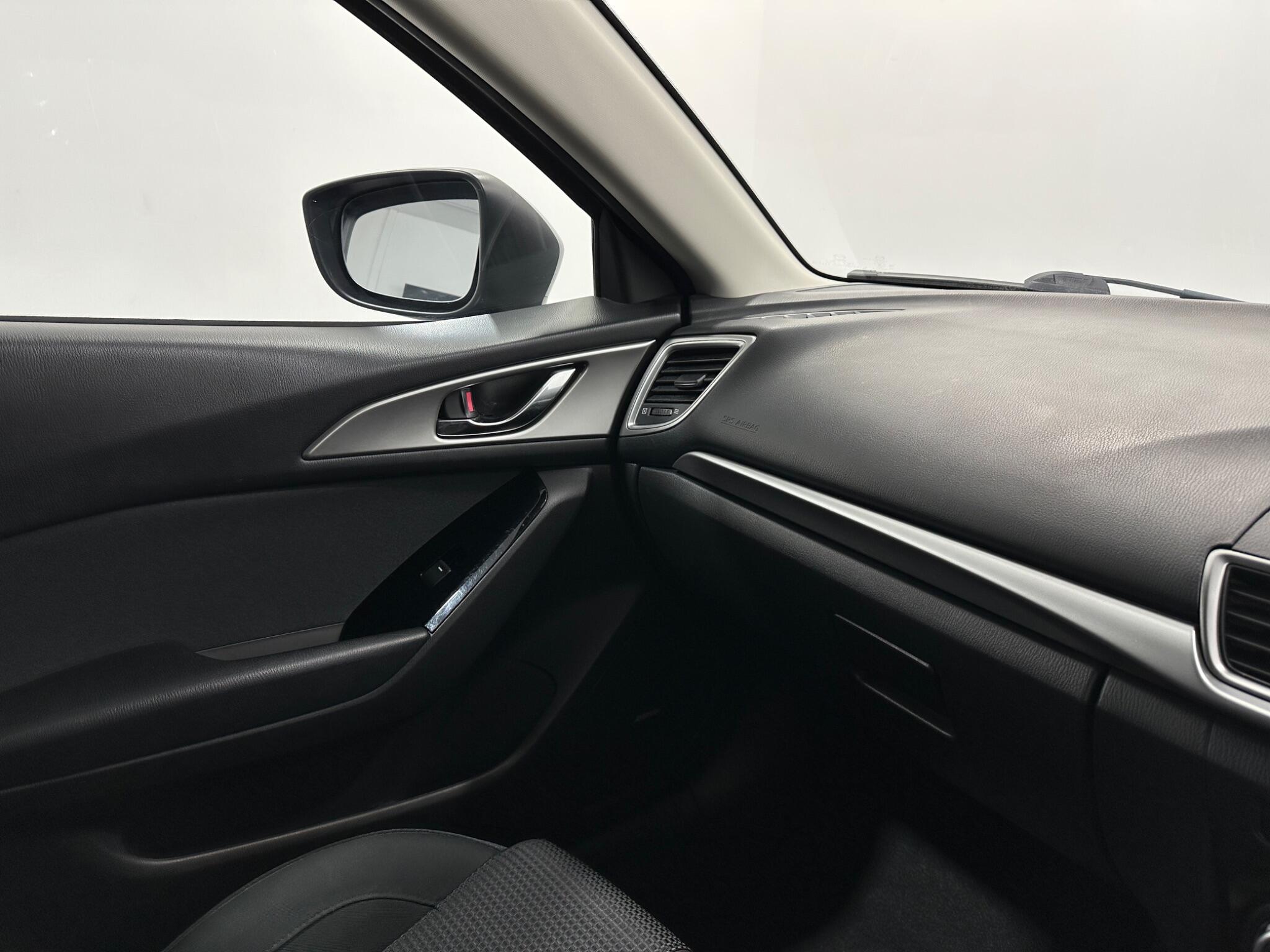 Mazda Mazda3 view 27